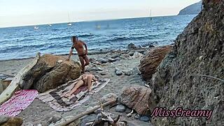 flashing pussy on public beach gets guy to help squirt riskily with misscreamy