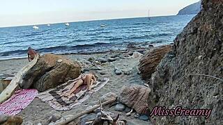 flashing pussy on public beach gets guy to help squirt riskily with misscreamy