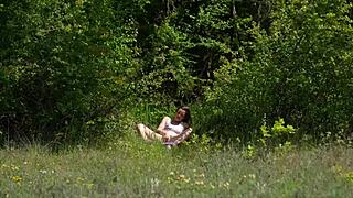 i touchin myself in fronta passersby and a jogger fucks me n gives me a big facial