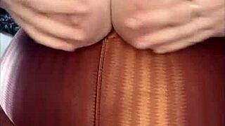 Novinha Se Masturbando Rasgando a Calça de Tanto Tesão Depois da Academia