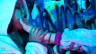 bbw ebomy lesbian feet worship on pettie tattoed girlfriend