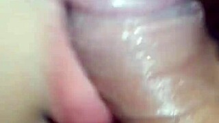 Le ofrezco 100 mil pesos a la vecina y me deja llenarle el coño de leche