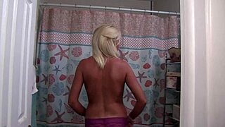 Pretty milf shows off shaved pussy while pissing