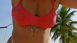 im flashing on the beach, want to see?