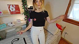 Hot Stepsister Gives Up Her Ass for Webcam Catch!