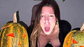 Wow, squirt on Halloween! Don't cum until the end!