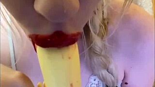 Elza Kom dances so sexy.