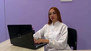 pov me encuentro a una doctora muy hermosa y decido follarla fuertemente en su consultorio
