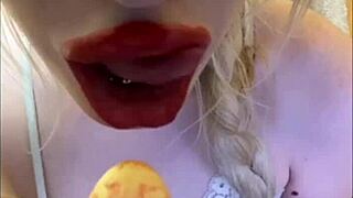 Elza Kom dances so sexy.