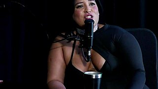 A forma de resolver seu tesão o cara de pau pequeno ficou enchendo seu saco e os puteiros não a aceitam - pri melancia watch on sheer red