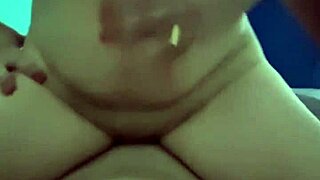 Esposa Dos Peitos Durinhos de Tes�o Senta Gostoso Antes de Se Entregar de Quatro