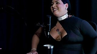 A forma de resolver seu tesão o cara de pau pequeno ficou enchendo seu saco e os puteiros não a aceitam - pri melancia watch on sheer red