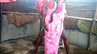 Indian Aunty In Saree Fucks Young Boy Hard!