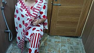 Hindi teen stepson sneaks behind stepmom changing clothes and she enjoys it in hindi audio