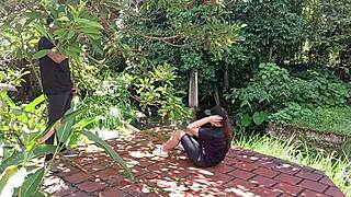 llego tarde al entrenamiento y mi entrenador me castiga haciiendo cardio con una follada espectacular al aire libre 1parte