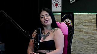 morena gostosa e tatuada most seus gndes peitos no jogo do eu nunca logo ap�s falar que estnhou o grelo da amiga e o que fez no sexo - kalyca watch on sheer red