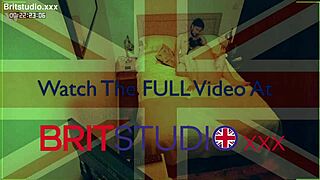 Voyeur couple fucks in airbnb