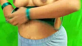 indian bhabhi secretly records herself changing saree