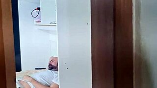 Madrasta Faz Visita Noturna Ao Enteado E O Ensina A Fazer Sexo