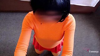velma accidentally drops her glasses and has a wardrobe slip in her cosplay