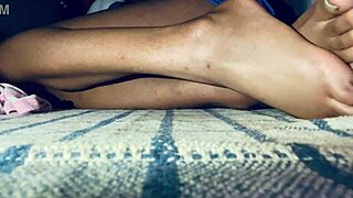 Latina amateur shows toes and homemade fun