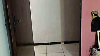 Stepdaughter Gets Aroused Seeing Stepfather In The Shower.