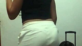 Arlette Bailando Y Enseñando Su Culo Negro