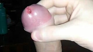 hey, jerking off to tranny porn is so hot 😏