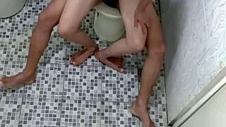 Rekaman Cctv Toilet Sekolah Menunjukkan Gadis Ini Orgasme Sampai Kejang Kejang Dengan Vibrator