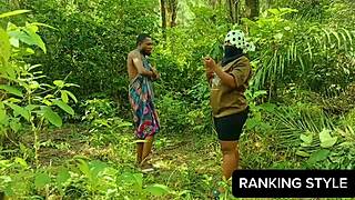 strange love making while taking pictures 😏