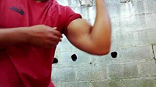 Yuri Gaúcho, Brazilian bear, gives handjob and cumload in solo show.