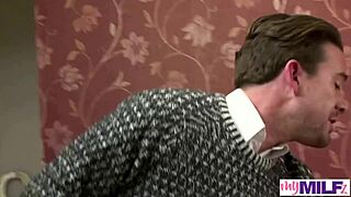 Make Carly Rae Summers Squirt