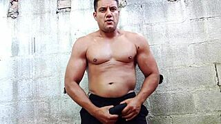 Yuri Gaúcho, Brazilian bear, gives handjob and cumload in solo show.