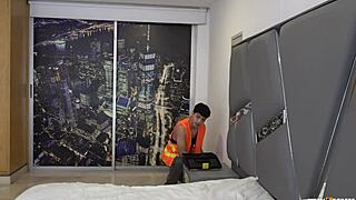 I fuck my bosss stepdaughter behind his back