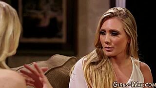 Les dives into pussy eating in a lesbian threesome