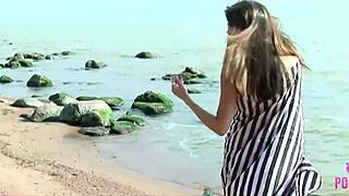 i watch beach babe juliette cum hard from finger-banging her tight cunt