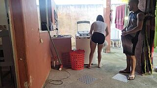 Minha Esposa Saiu E A Empregada Não Resistiu Meu Pau Ereto Durante O Treino Em Casa