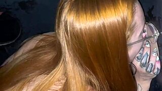 eu e minha amiga ruiva no glory hole da casa de swing freedom chupamos muito gostoso enquanto corno filmava