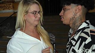 A pastora saindo da igreja foi abordada pelo um novinho tarado obcecado por sexo a pastora leva muita piroca em sua terapia