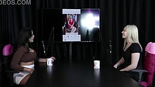 Sua Posição Preferida No Sexo É De 4 E Disse Quem Daria Match No Jogo Do Tinder - Vivian Lola Sheer Red