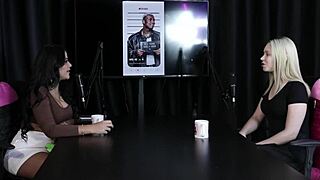 Sua Posição Preferida No Sexo É De 4 E Disse Quem Daria Match No Jogo Do Tinder - Vivian Lola Sheer Red