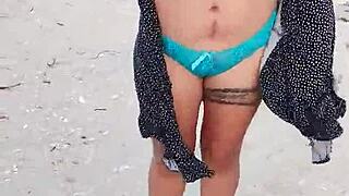 exhibiendome en playa mexicana, muestro las tetas y el culo?