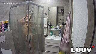luuv kareflore films her real amateur homemade shower routine for her real life show