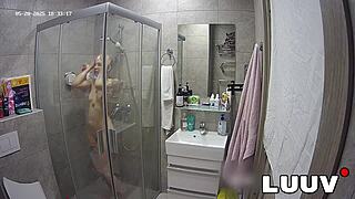 luuv kareflore films her real amateur homemade shower routine for her real life show