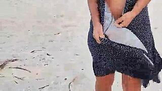 exhibiendome en playa mexicana, muestro las tetas y el culo?