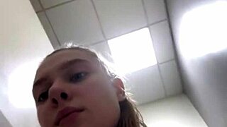 Bouncing natural tits during gym workout