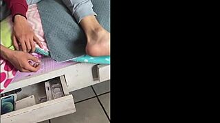 Me Cojo A Mi Hermanastro Mientras Todos Estan En Casa Y Tiene Una Vergota Bien Rica