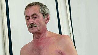 does teen beauty suck grandpa's dick