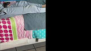 Me Cojo A Mi Hermanastro Mientras Todos Estan En Casa Y Tiene Una Vergota Bien Rica