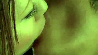 我看到清水莲花在车里无码吸硬鸡巴